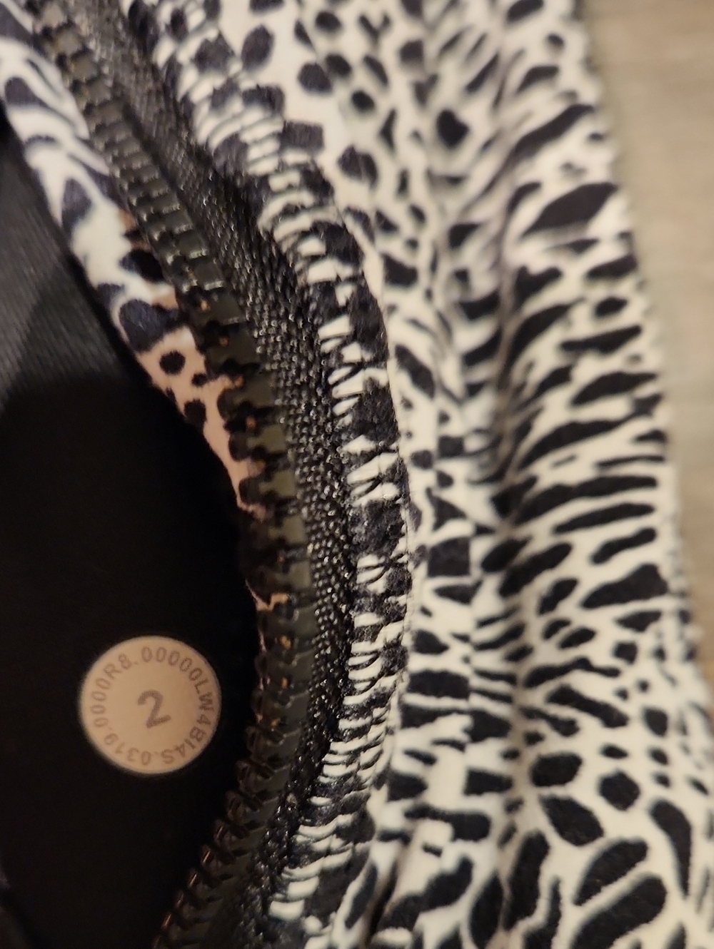 â¤ď¸ LULULEMON DEFINE HOODED JACKET NULU IN POLAR SHIFT INVERSE ALPINE WHITE BLACK - Picture 8 of 14
